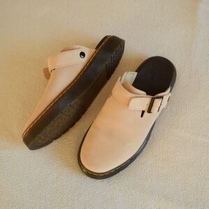 NWOT Dr. Martens Carlson cream suede buckle strap slingback mules